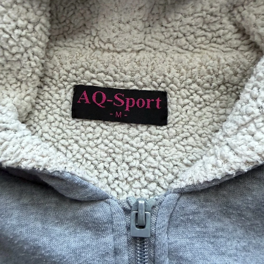 Gray Zip-Up Hoodie with Sherpa Lining 🩶 - Picture 2 of 3